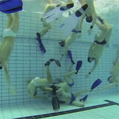 Unterwasser Rugby Manschaft in Aktion